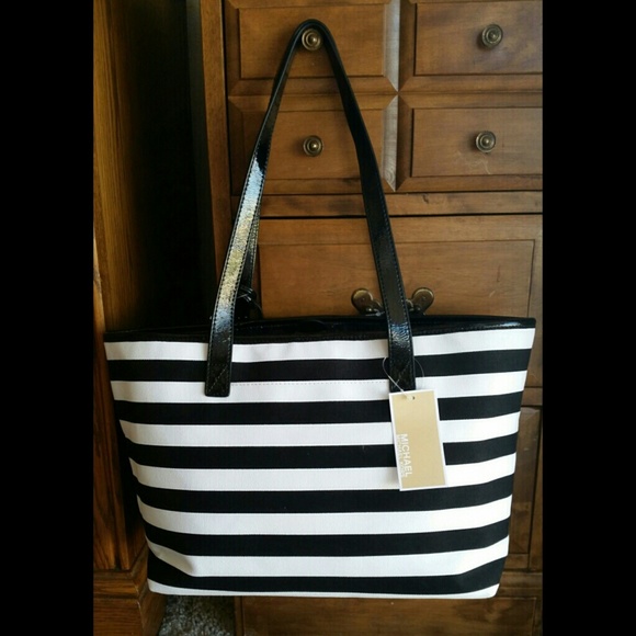 SOLD!!! Tote ( New with Tags ) - Picture 3 of 4