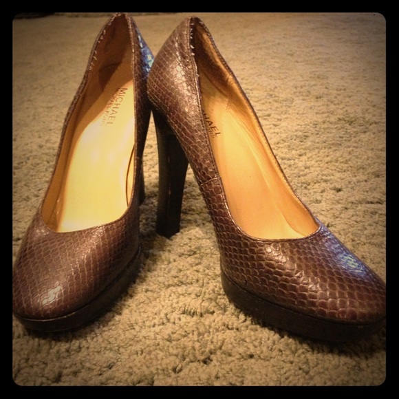 Michael Kors brown snake print pumps