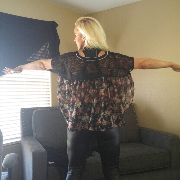 Blouse top - Picture 2 of 3