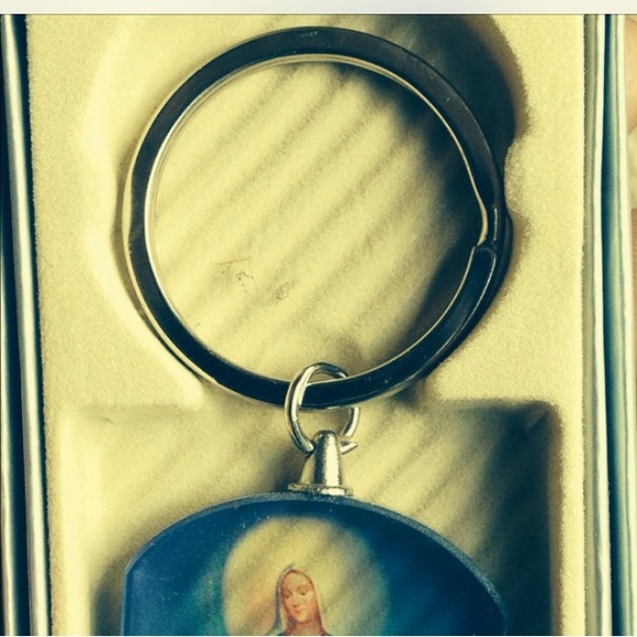 Virgin Mary Key Chain - Picture 3 of 4