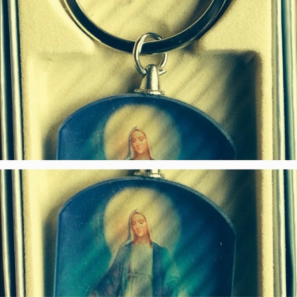 Virgin Mary Key Chain - Picture 4 of 4