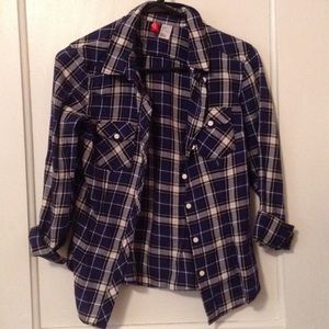 ❤️TRADED❤️H&m black blue and white plaid shirt!