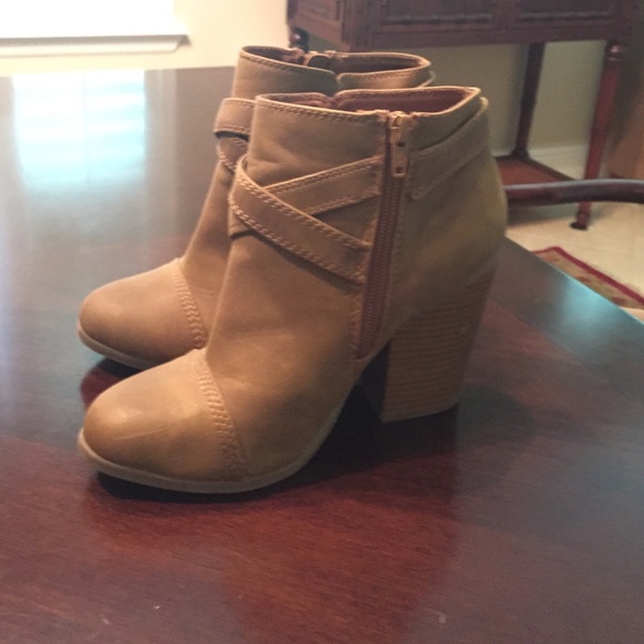 Brown Lauren Conrad boots brown suede wooden heel