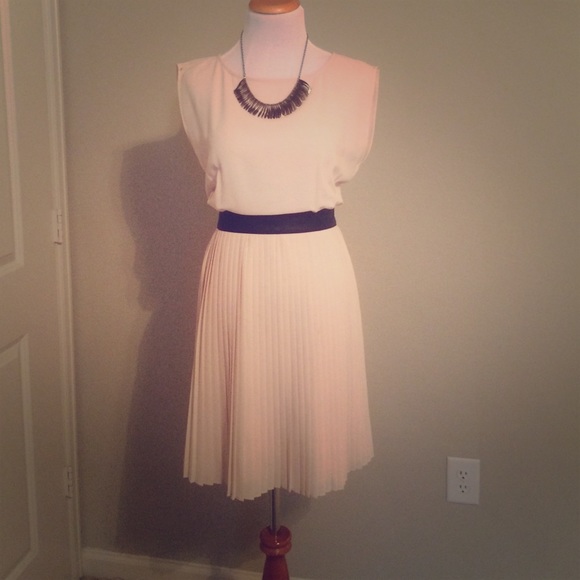 Gorgeous BB Dakota Rose colored dress
