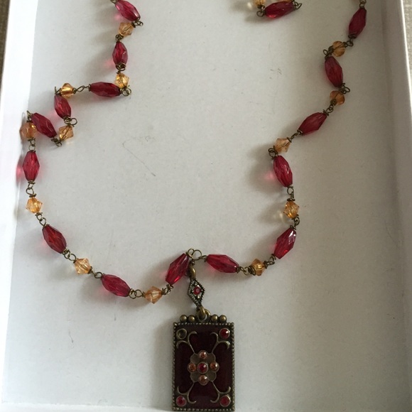 Reversible beaded necklace