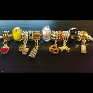 New York themed Pandora charm bracelet