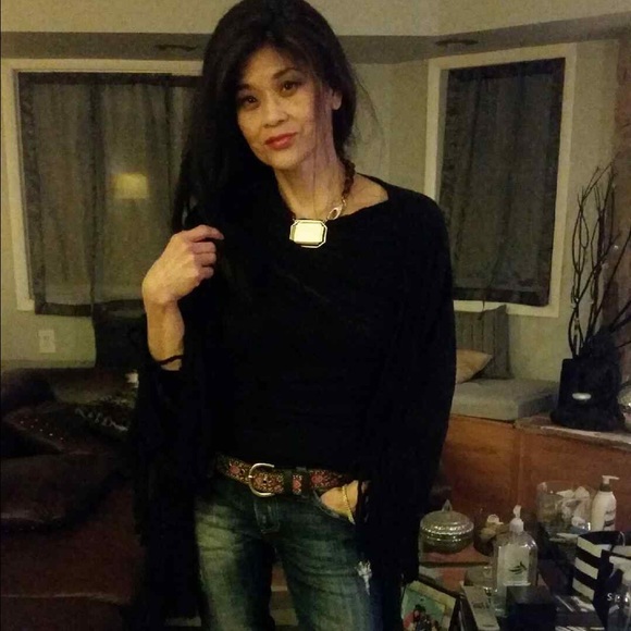 Cute Statement Necklace - Picture 2 of 3