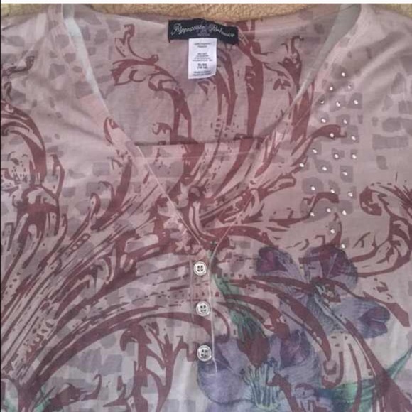 Beautiful Top - Picture 2 of 2