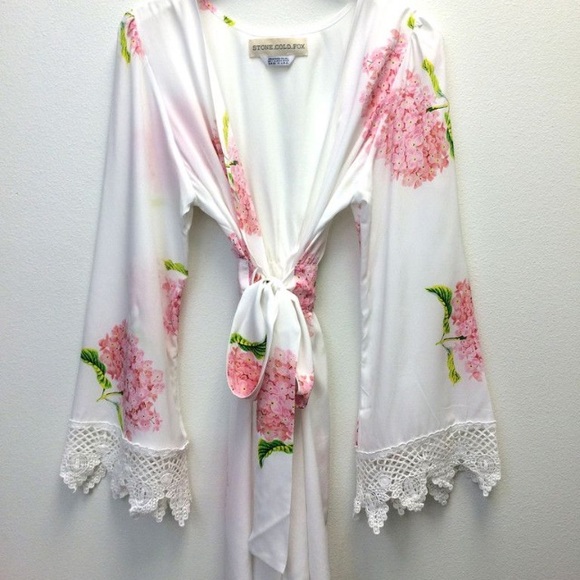 LOOKING FOR: Stone Cold Fox Bloom Robe