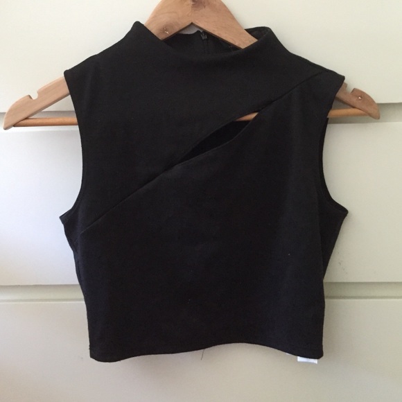 Black crop top - Picture 1 of 4