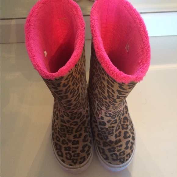 SOLD  Girls Vans boots. Leather.  Leopard. Sz 13.5