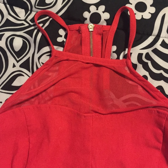 Red crop top - Picture 2 of 3