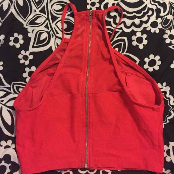 Red crop top - Picture 3 of 3
