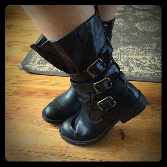 Combat boots