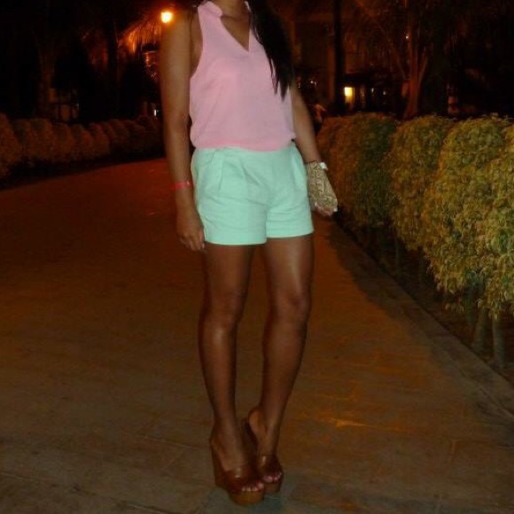 J Crew mint pleated mid rise shorts preppy - Picture 2 of 2