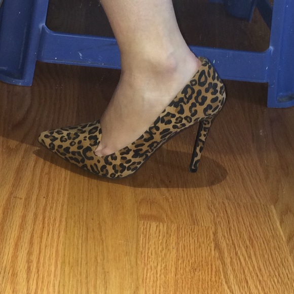 LC Lauren Conrad leopard pointed heels