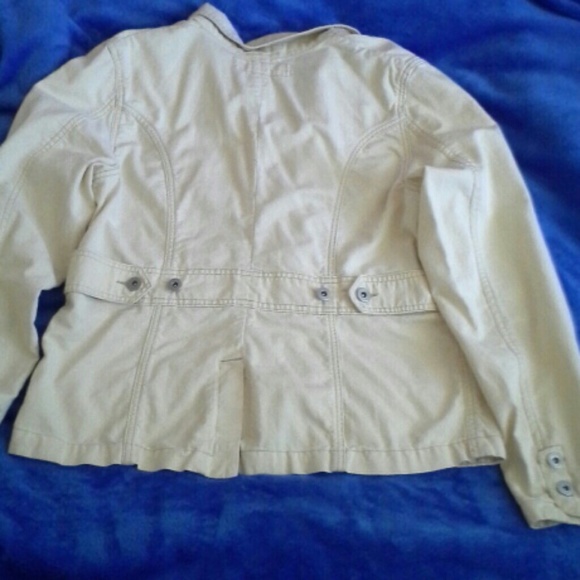 Yellow button down Jacket - Picture 3 of 4