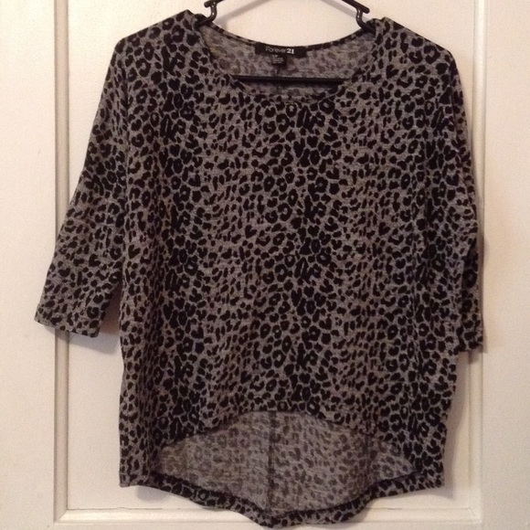 Black and white quarter sleeve cheetah shirt