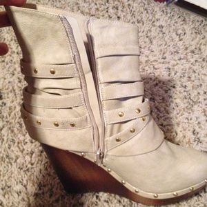 Not Rated brand from the Buckle