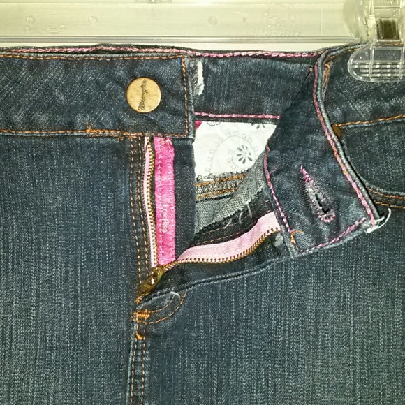 **SOLD** Wrangler Denim Skirt w/frayed bottom - Picture 3 of 4