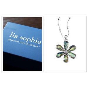 NEW🎉WATER LILY NECKLACE BY LIA SOPHIA