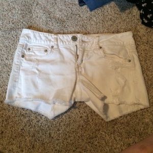 White American Eagle shorts