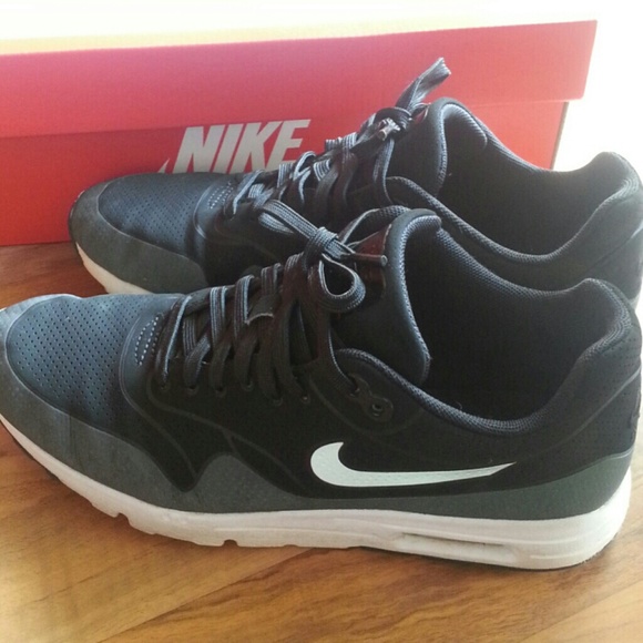 NEW BLACK NIKE AIR MAX 1 ULTRA MOIRE - Picture 2 of 4