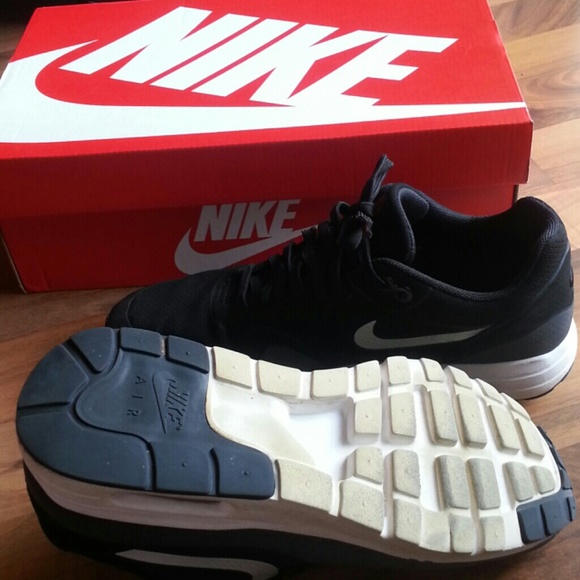 NEW BLACK NIKE AIR MAX 1 ULTRA MOIRE - Picture 3 of 4
