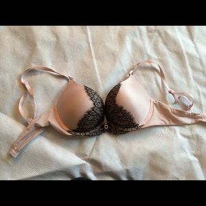 Light pink Victoria's Secret bra 32b