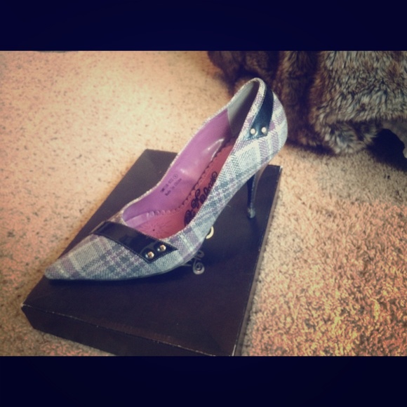 Naughty monkey heels