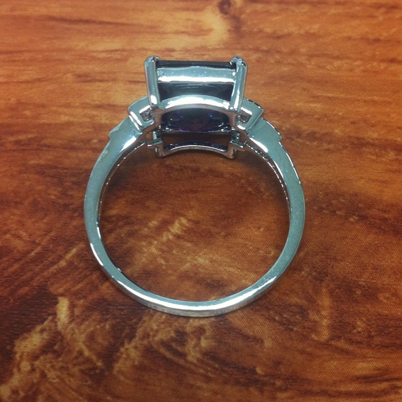 Purple CZ ring - Picture 2 of 4