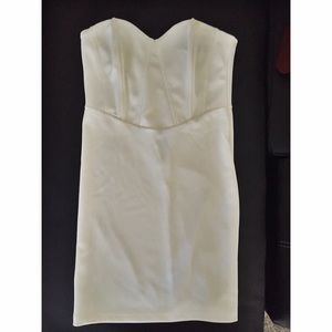 White sweetheart neckline bodycon