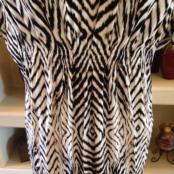 ๐Host Pick๐Tribal print dress - Picture 2 of 4