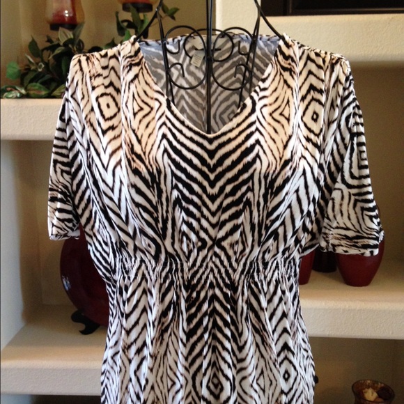 ๐Host Pick๐Tribal print dress - Picture 3 of 4