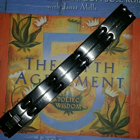 Titanium bracelet NOT BUY .HOLD  4 GREENE11