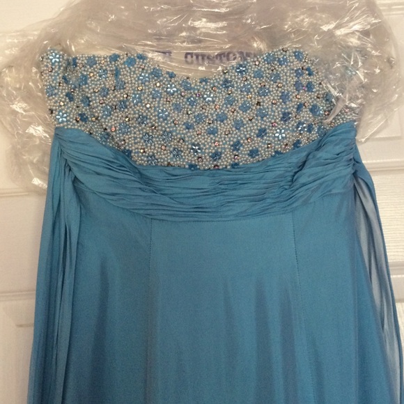 STRAPLESS JOVANI PROM DRESS - Picture 2 of 4