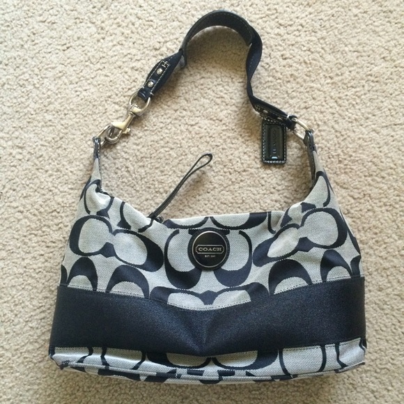 Beautiful medium sized coach bag