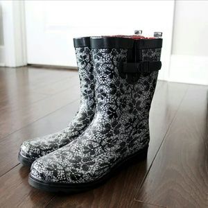 New🎉BLACK & GRAY LACE PATTERN RAIN BOOTS