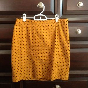 Yellow & black GAP pencil skirt! 💛💛