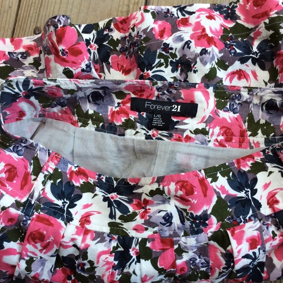 Floral Skirt ~ NWOT - Picture 3 of 4
