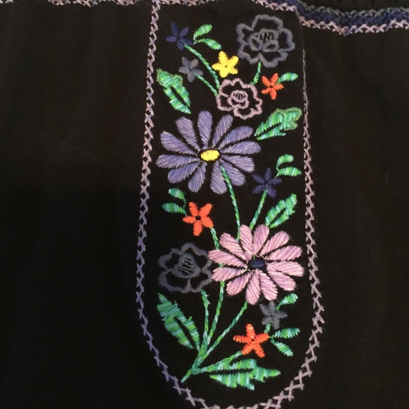 🌞3/$30 Boho chic! Embroidered Tank. - Picture 2 of 4