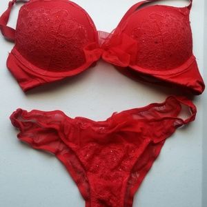 Victoria's Secret Bra w/matching lace panties