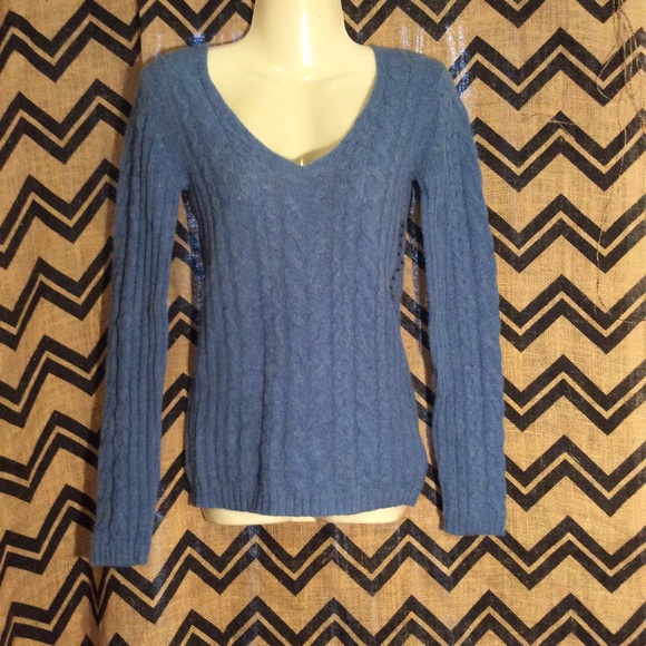 GAP blue knit top