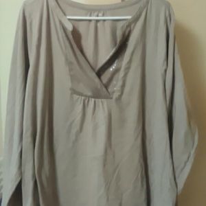 Long sleeve/quarter length shirt