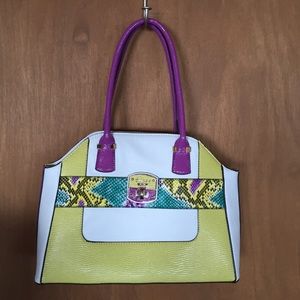 Guess Purse with 9" Shoulder straps.