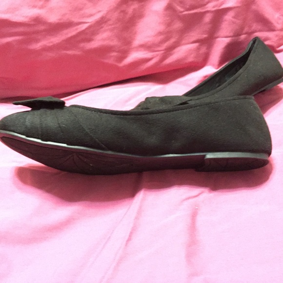 Shoes - Picture 2 of 4