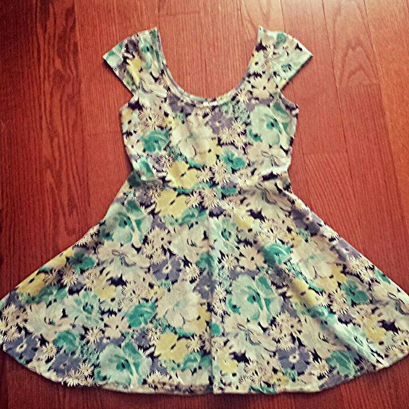 Beautiful Floral Mini Skater Dress!