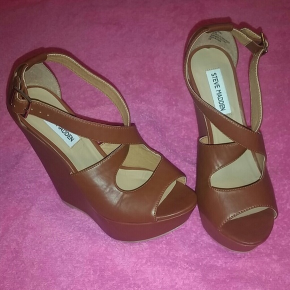 🎀  New No Box Lovely Browm Wedges... 💕