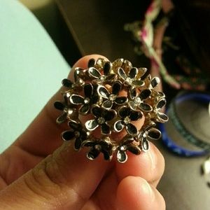 Bouquet of flowers ring