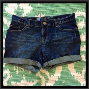 [Sold] Boyfriend fit Denim Rolled Shorts!